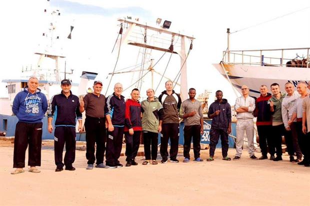 Pescatori liberati. I marittimi all'arrivo dovranno essere sottoposti al tampone Covid-19. Vietati assembramenti