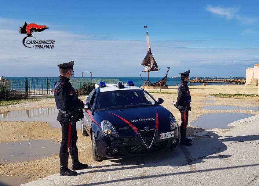 CONTROLLI ANTI COVID DEI CARABINIERI: a Mazara Due multati 17 giovani sorpresi in una villetta a fare festa