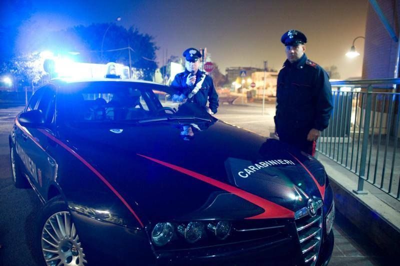 Mazara. MINACCIA I FAMILIARI CON UN GROSSO COLTELLO DAVANTI AI CARABINIERI. ARRESTATO