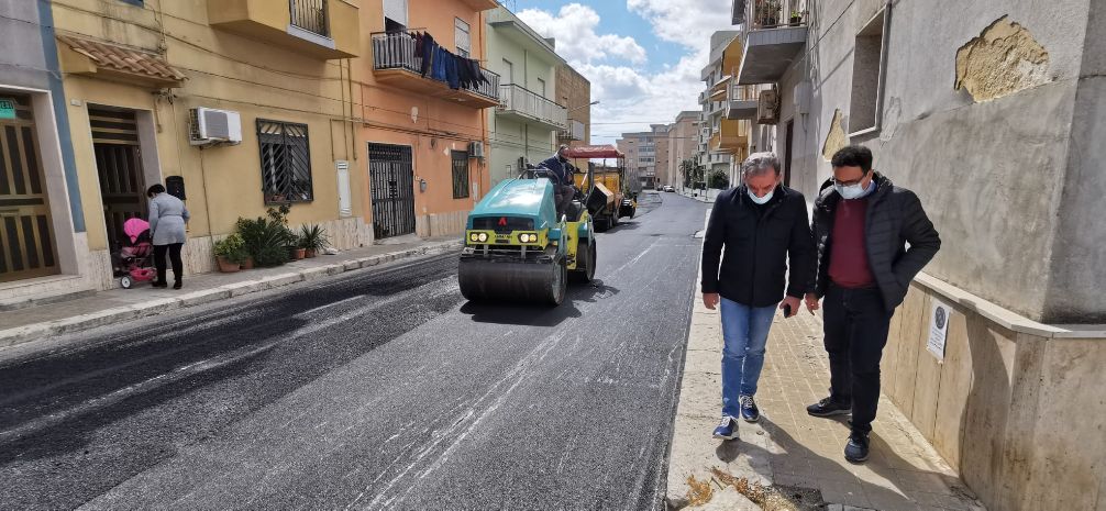 Mazara. Interventi viabilità posa asfalto strade comunali e Fognatura via Sanremo