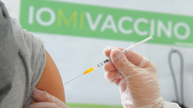 Vaccini, in Sicilia dal 3 giugno al via le prenotazioni per gli under 40