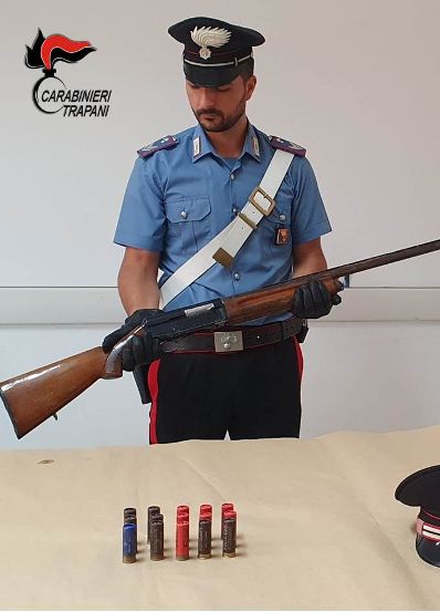 Mazara: RINVENUTO DAI CARABINIERI FUCILE SEMIAUTOMATICO E MUNIZIONI