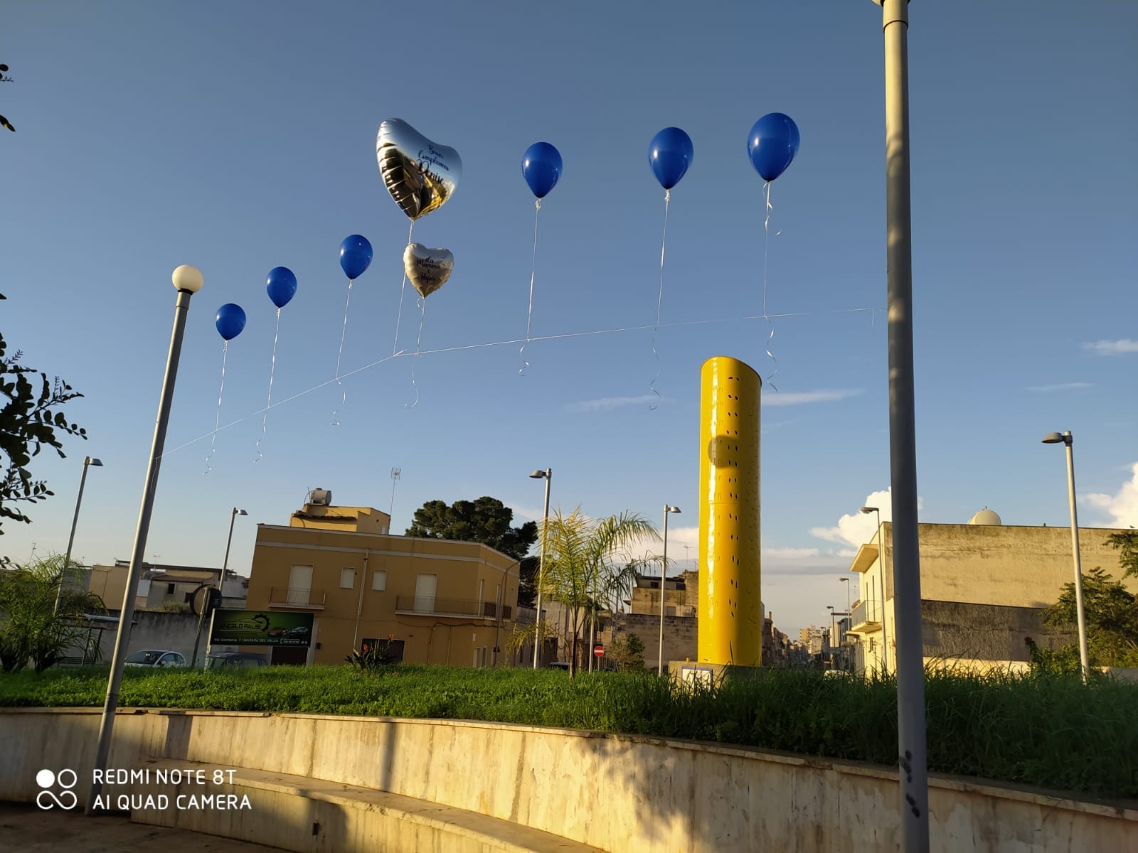 Mazara. Palloncini blu e argento per Denise Pipitone, che oggi compie 21 anni. È il regalo che il papà Piero Pulizzi ha fatto a sua figlia