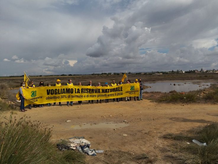 Il circolo Fata Morgana di Mazara ha aderito alla manifestazione organizzando, in collaborazione col Circolo di Petrosino Marsala, il Flash Mob nell’Oasi di Capo Feto