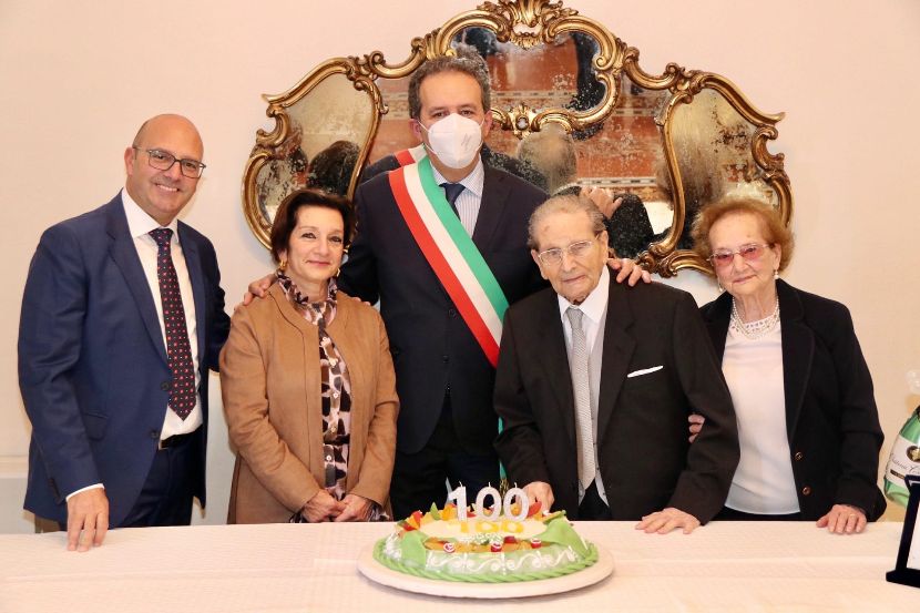 Marsala. NUOVO CENTENARIO A MARSALA. È NONNO FRANCO COSTA. DAL SINDACO MASSIMO GRILLO GLI AUGURI DELLA CITTÀ