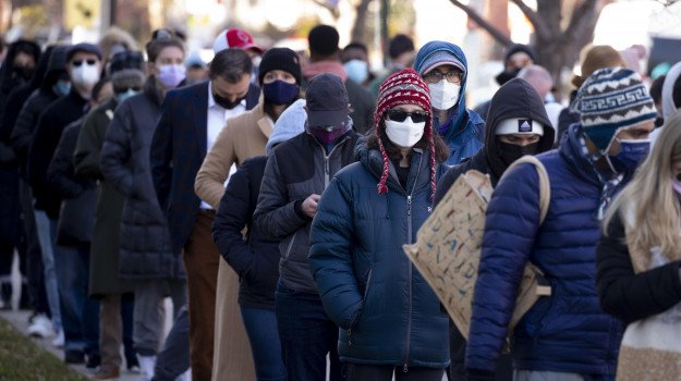 Covid, in Italia 155.659 nuovi casi con 993.201 tamponi e altri 157 decessi. Quasi 2 milioni gli attualmente positivi