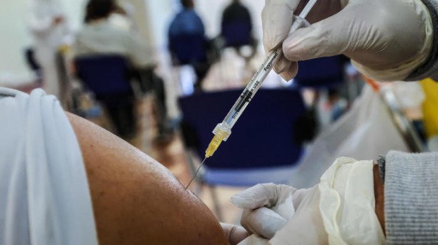 Vaccini, anche in Sicilia via alla somministrazione della dose booster agli over 16