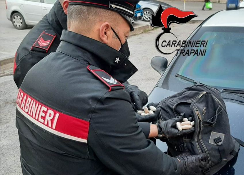 DA PALERMO A MARSALA CON DROGA DI TUTTI I GUSTI. ARRESTATA INSOSPETTABILE CORRIERE