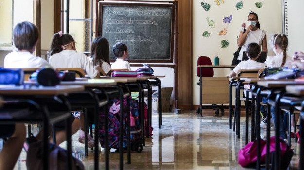 Scuola, da domani tutti in classe in Sicilia: arriva il via libera