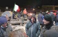 Protestano i pescatori a Selinunte. Notte di presidio per i lavori di dragaggio del porto che sono fermi da mesi