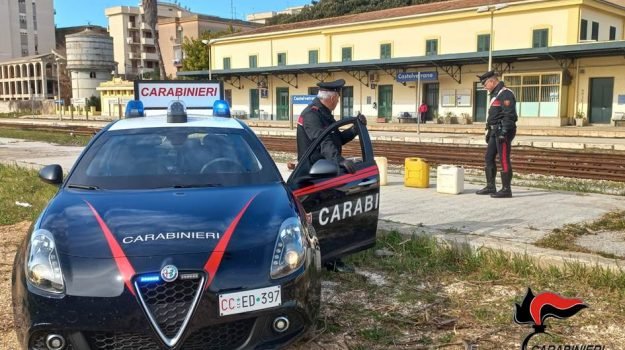 CARO CARBURANTE: SEMPRE PIU’ INTERVENTI DEI CARABINIERI PER IL FURTO DEL COMBUSTIBILE DAI MEZZI