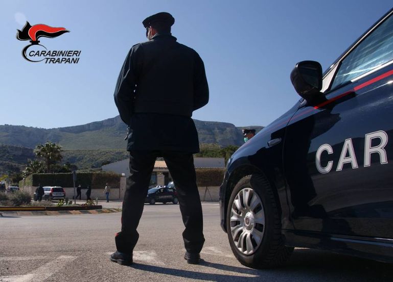 PRESUNTO RESPONSABILE DI MALTRATTAMENTI ED ESTORSIONE: I CARABINIERI LO SOTTOPONGONO AL DIVIETO DI AVVICINAMENTO