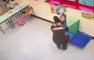 Arrestata assistente scolastica che maltrattava una alunna disabile: i carabinieri entrano in classe e salvano la bambina