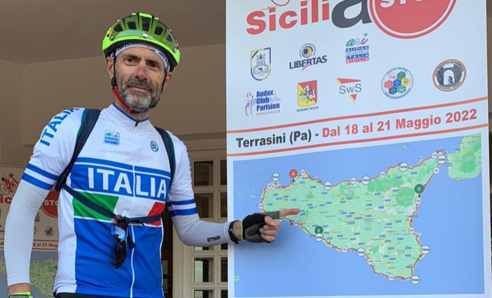 Il ciclista mazarese Bartolomeo Marmoreo, atleta della ASD Orthotecnica Team Bike di Mazara, ha compiuto la straordinaria impresa di percorrere in bicicletta e senza nessuna assistenza, il periplo della Sicilia