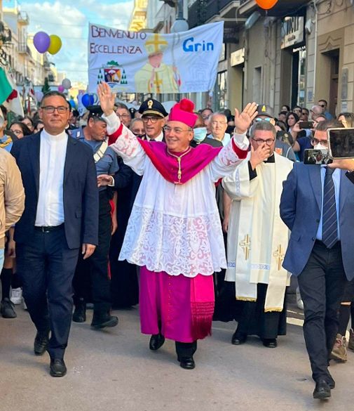 (Video) L'abbraccio del nuovo vescovo Mons. Angelo Giurdanella con la diocesi di Mazara