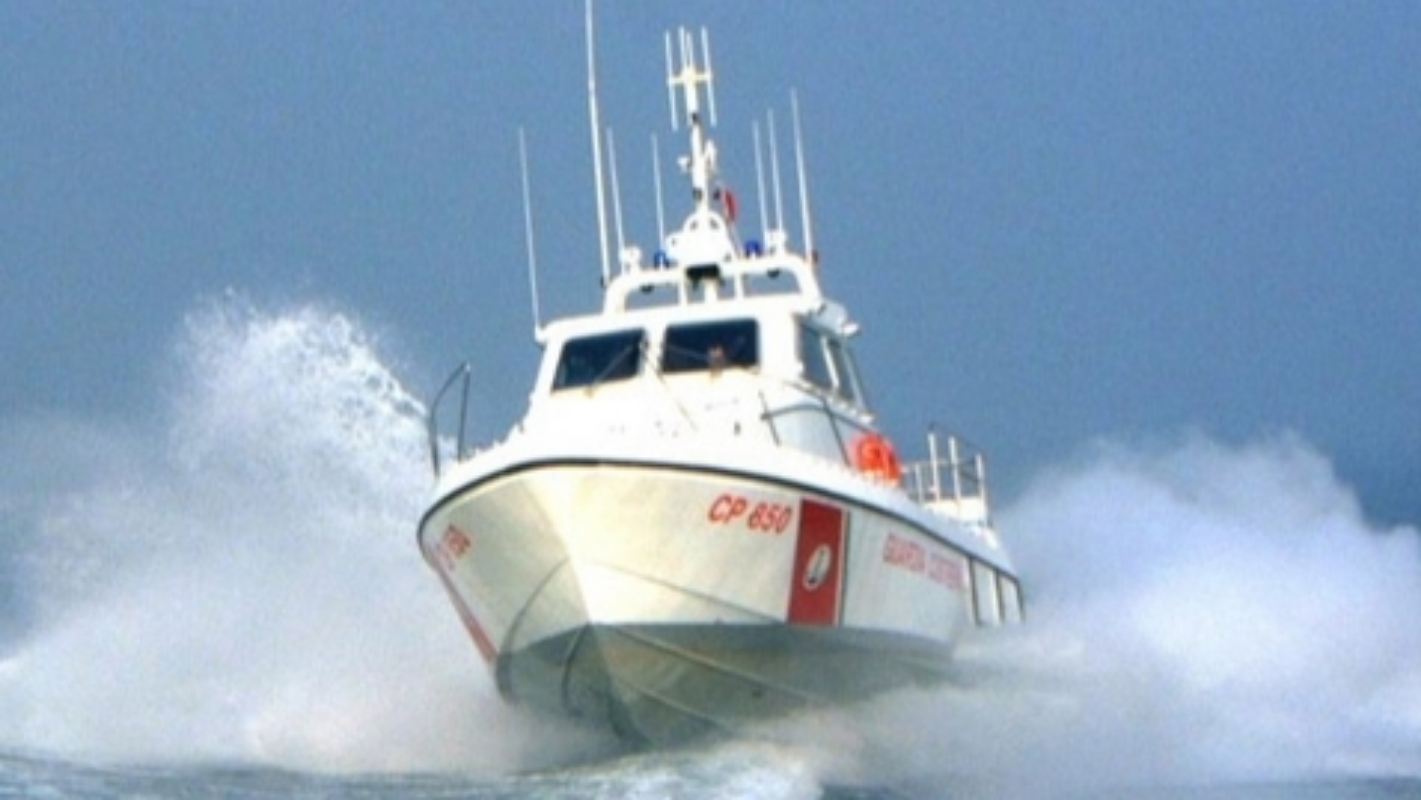 Paura per un catamarano alla deriva al largo di Mazara del Vallo