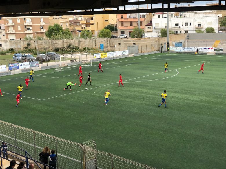 Un derby pirotecnico tra Mazarese e Mazara si conclude sul 2-2