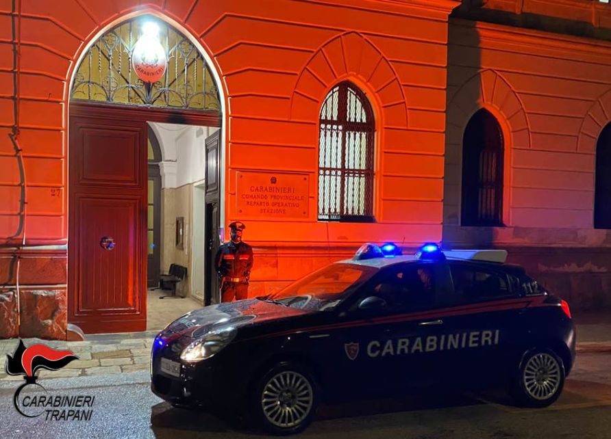 Mazara. AGGREDISCE LA MADRE 84ENNE FRATTURANDOLE LA MASCELLA. POI LA RINCHIUDE IN CASA. ARRESTATO DAI CARABINIERI