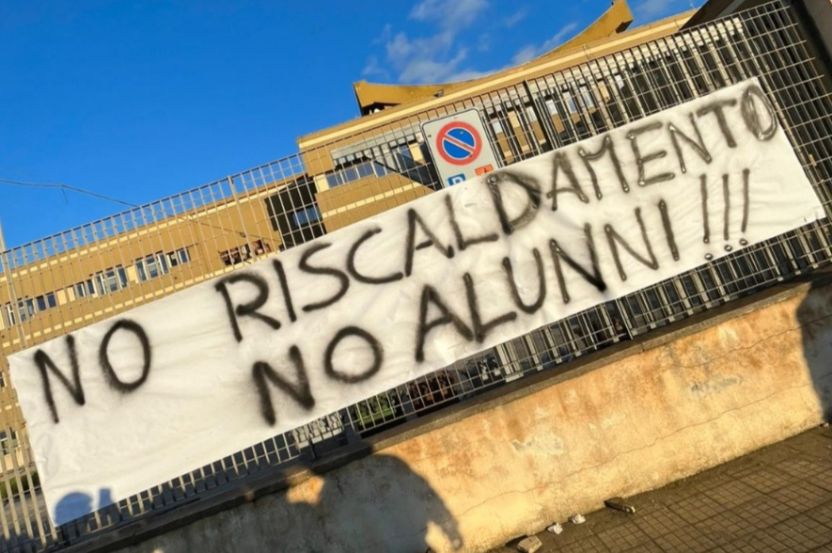 Mazara. Protesta degli alunni dell'Istituto Industriale che lamentano il mancato riscaldamento delle aule