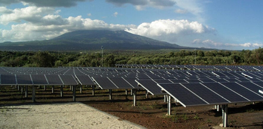 Schifani sospende il rilascio delle autorizzazioni per gli impianti fotovoltaici in Sicilia