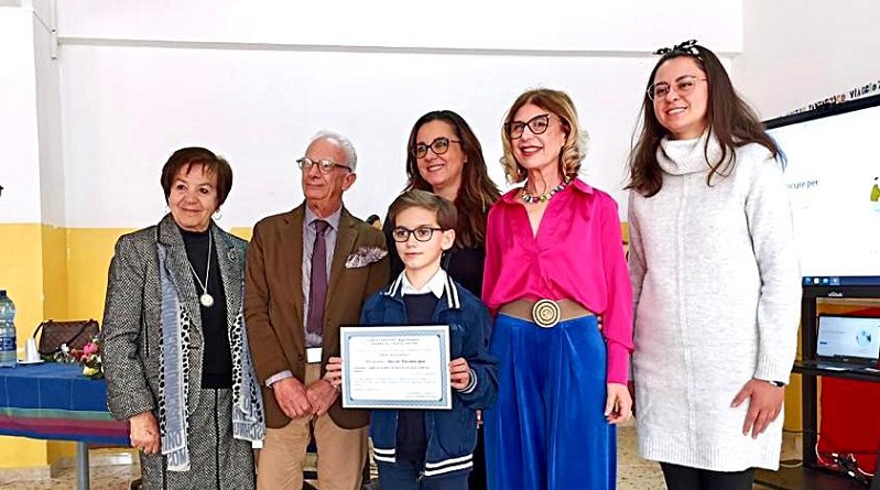 Mazara. Scuola 3° circolo Baldo Bonsingore. Consegna borsa di studio all'alunno Baldo Bonsignore