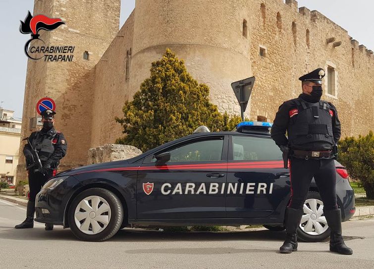 Litigano per un incidente stradale. 32enne brucia l'auto della controparte. Arrestato dai Carabinieri