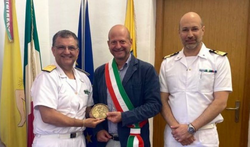 Mazara. Il Contrammiraglio Macauda in visita al Comune