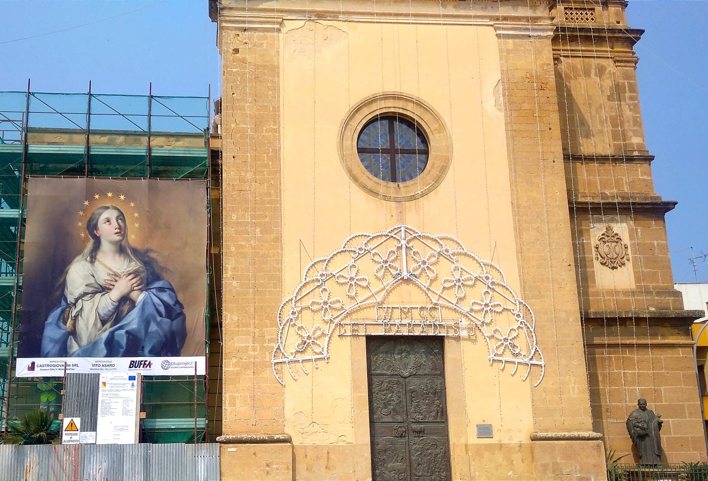 Mazara. Una gigantografia in onore di Maria SS.del Paradiso