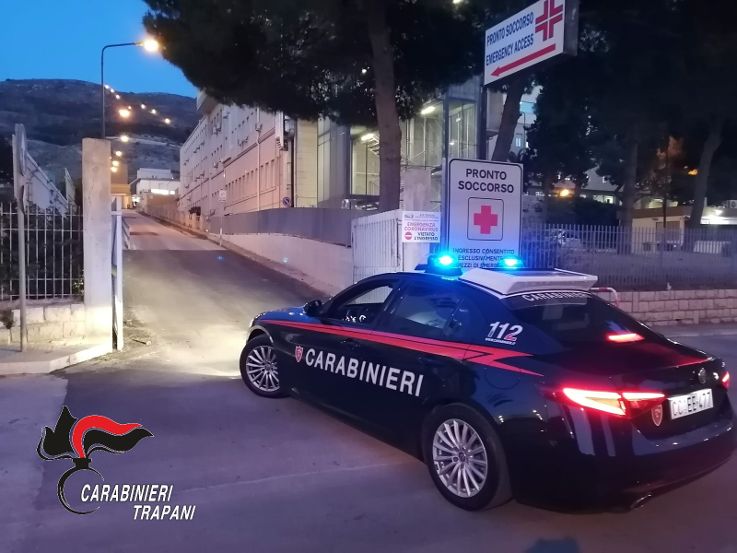 BIMBO PRIVO DI SENSI IMBOTTIGLIATO NEL TRAFFICO. CARABINIERI FANNO DA APRIPISTA A SIRENE SPIEGATE FINO ALL’OSPEDALE