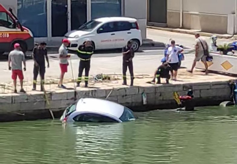 Mazara. Auto finisce nel fiume Mazaro