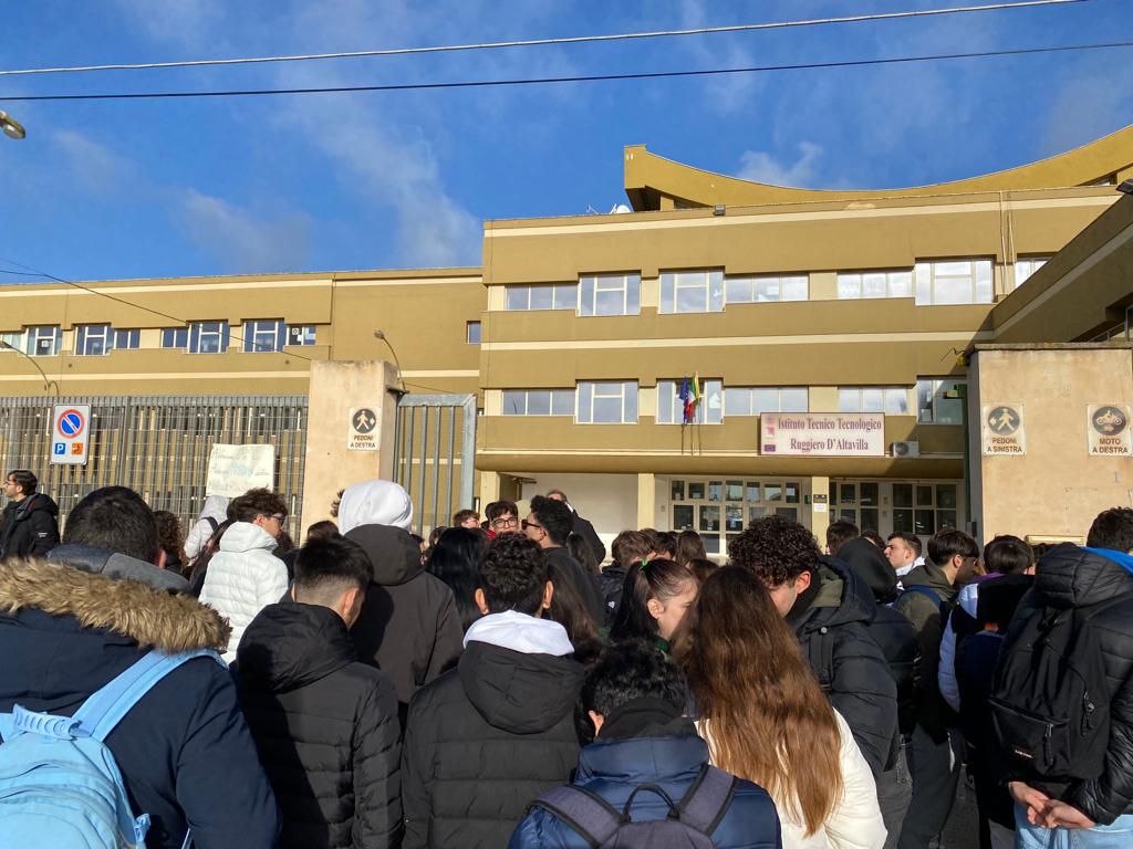 Mazara. Scioperano gli studenti dell'Istituto Ruggiero D'Altavilla