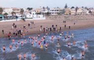 A TRE FONTANE IL BAGNO DI CAPODANNO: IN 80 SFIDANO L'ACQUA FREDDA