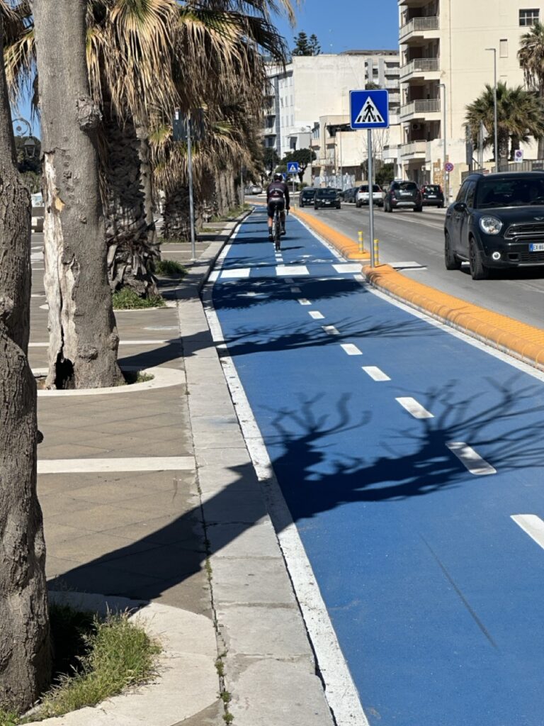 Mazara. All'interno della pista ciclabile nasce lo scontro tra podisti e ciclisti. Ci scrive un lettore...