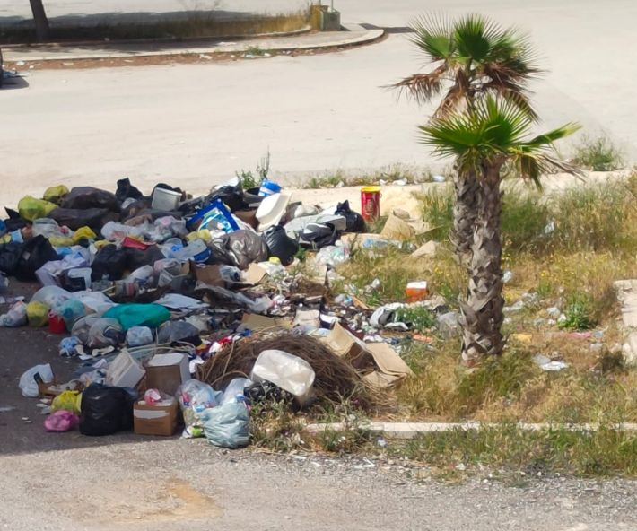 Mazara. In via Potenza abbonda la spazzatura. Discarica a cielo aperto!