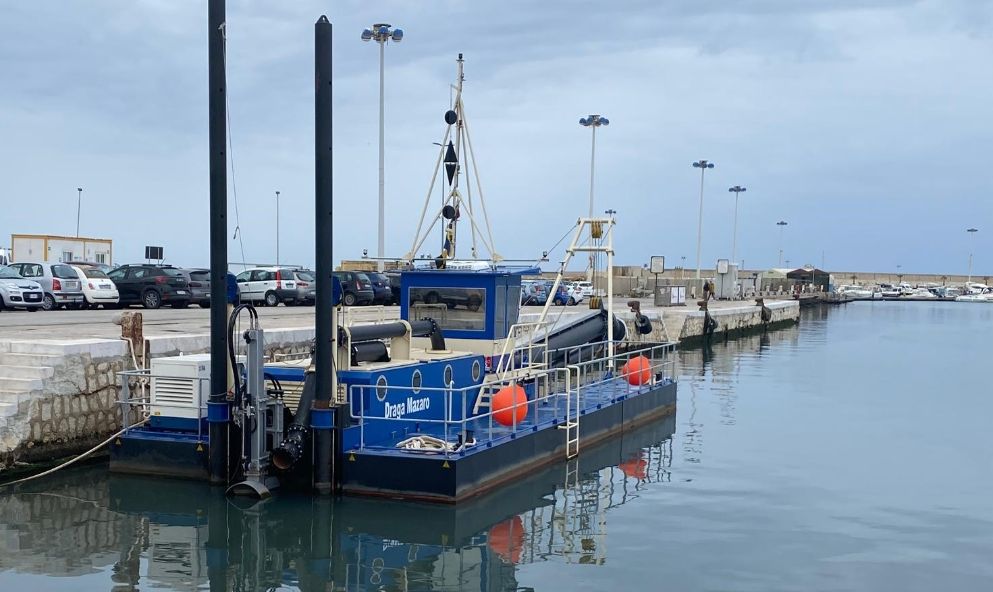 Mazara. Contrasto all'erosione della spiaggia. Affidato il servizio per l'utilizzo della moto draga comunale