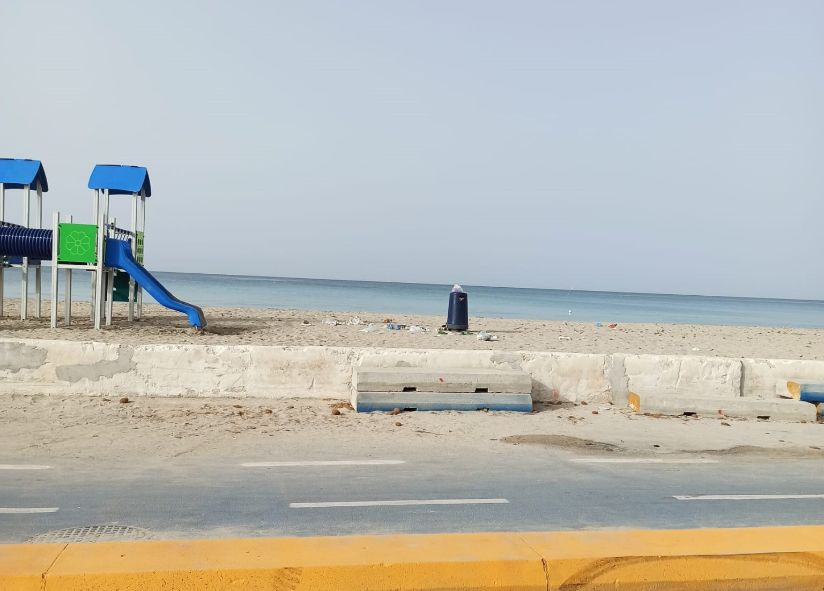 Mazara. Troppi rifiuti lasciati in spiaggia dai bagnanti. L'assessore Torrente fa appello ad un maggiore senso civico