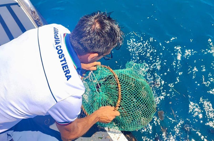 Operazione congiunta Guardia Costiera e Arma dei Carabinieri della città di Mazara contro la pesca abusiva dei ricci di mare