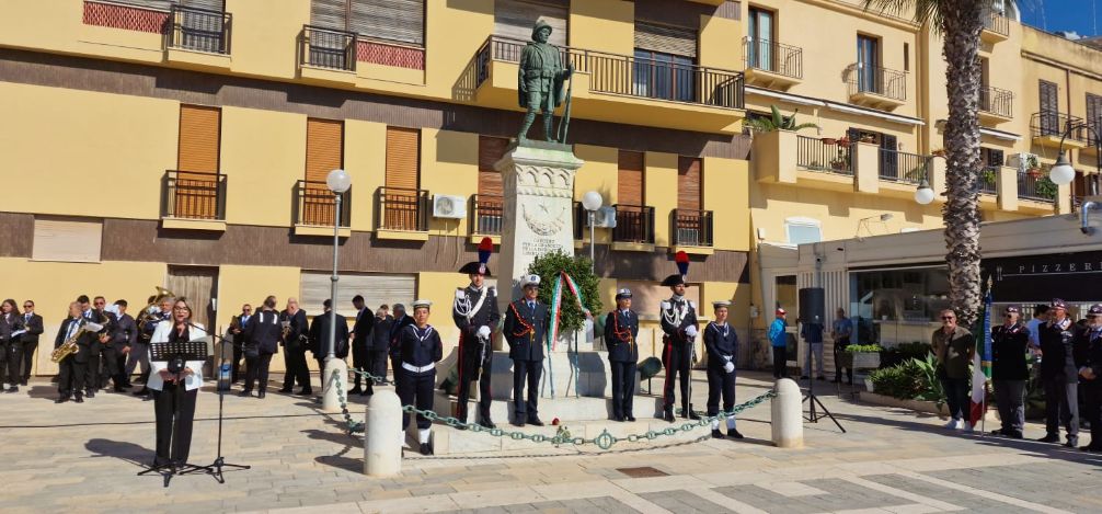 Mazara. 4 NOVEMBRE: Partecipata cerimonia con la presenza di una folta rappresentanza di studenti