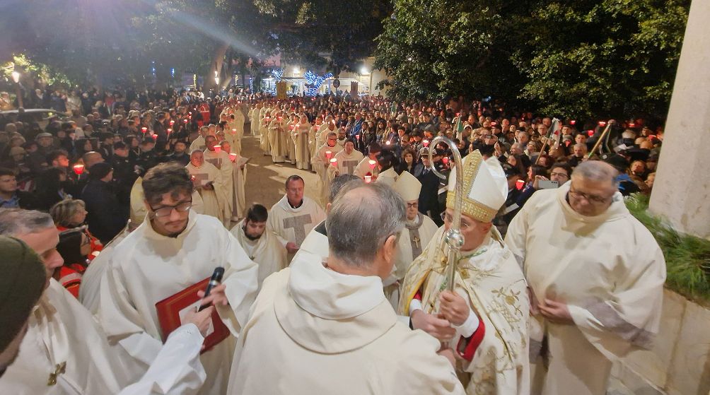 Mazara. APERTURA ANNO GIUBILARE IN DIOCESI, MONS. GIURDANELLA: «LO SPIRITO CI INVITA A COSTRUIRE COMUNITÀ APERTE E RINNOVATE»